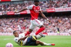 英联杯激战：利物浦补时逆转，切尔西点球险胜英超豪门